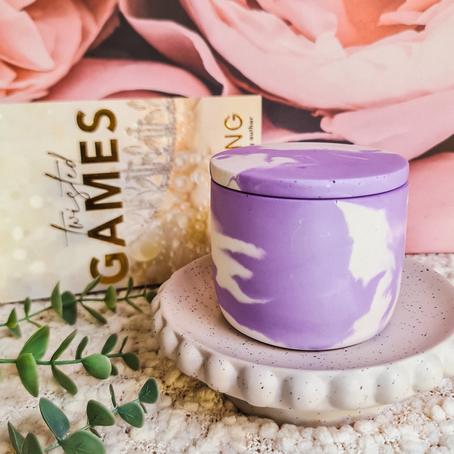 Concrete jar lavender essential oil candle with lid